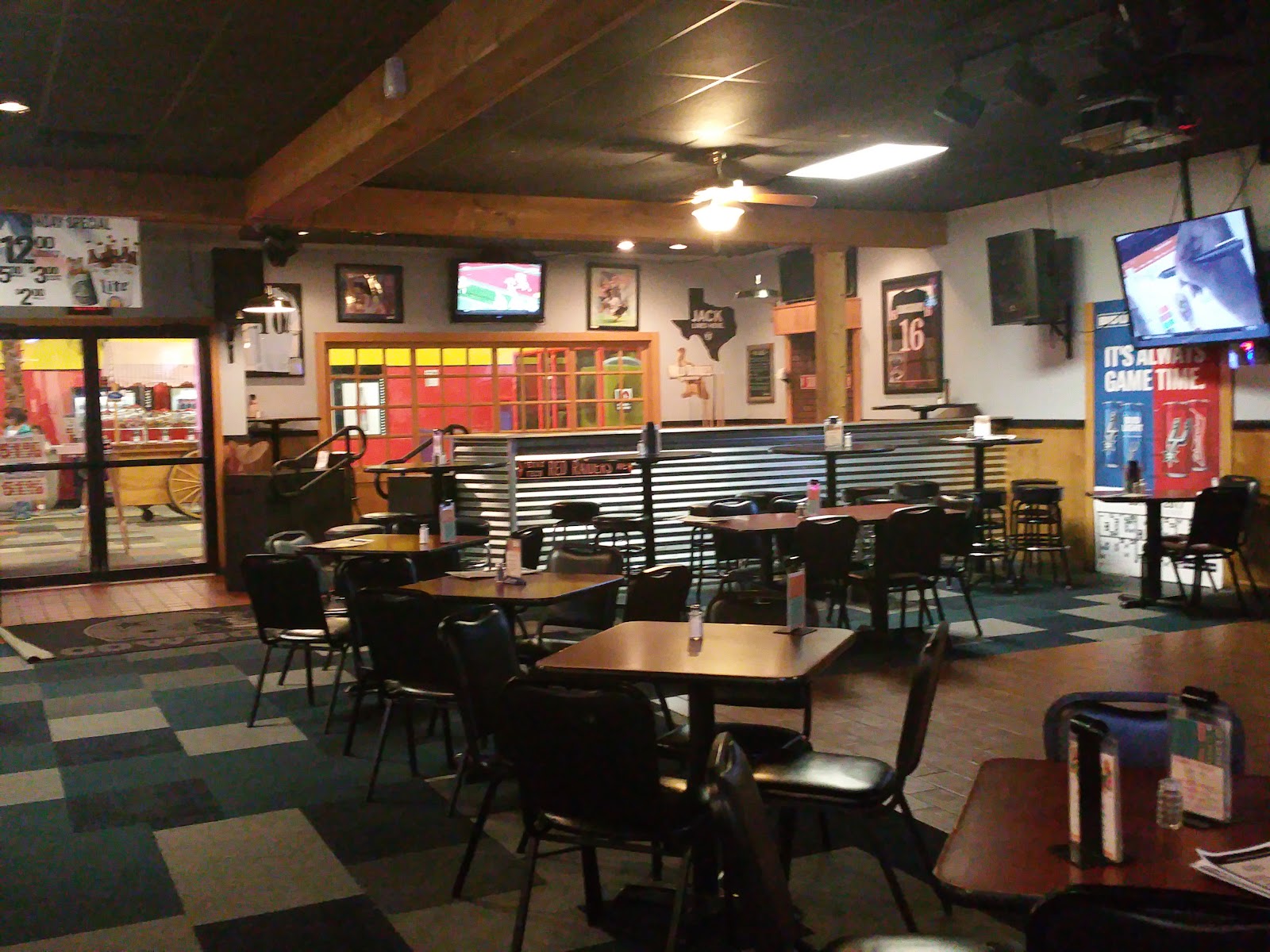 10 Sports Bar & Grill