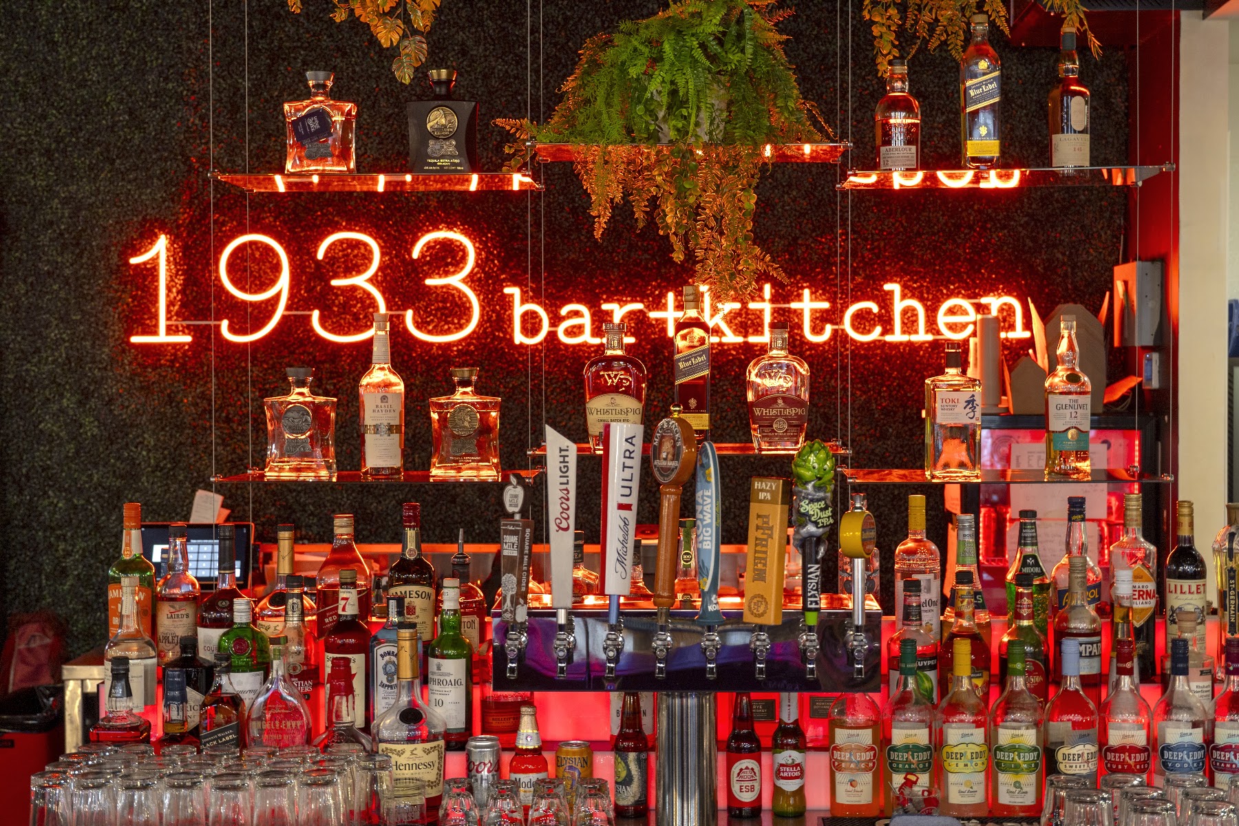 1933 bar+kitchen