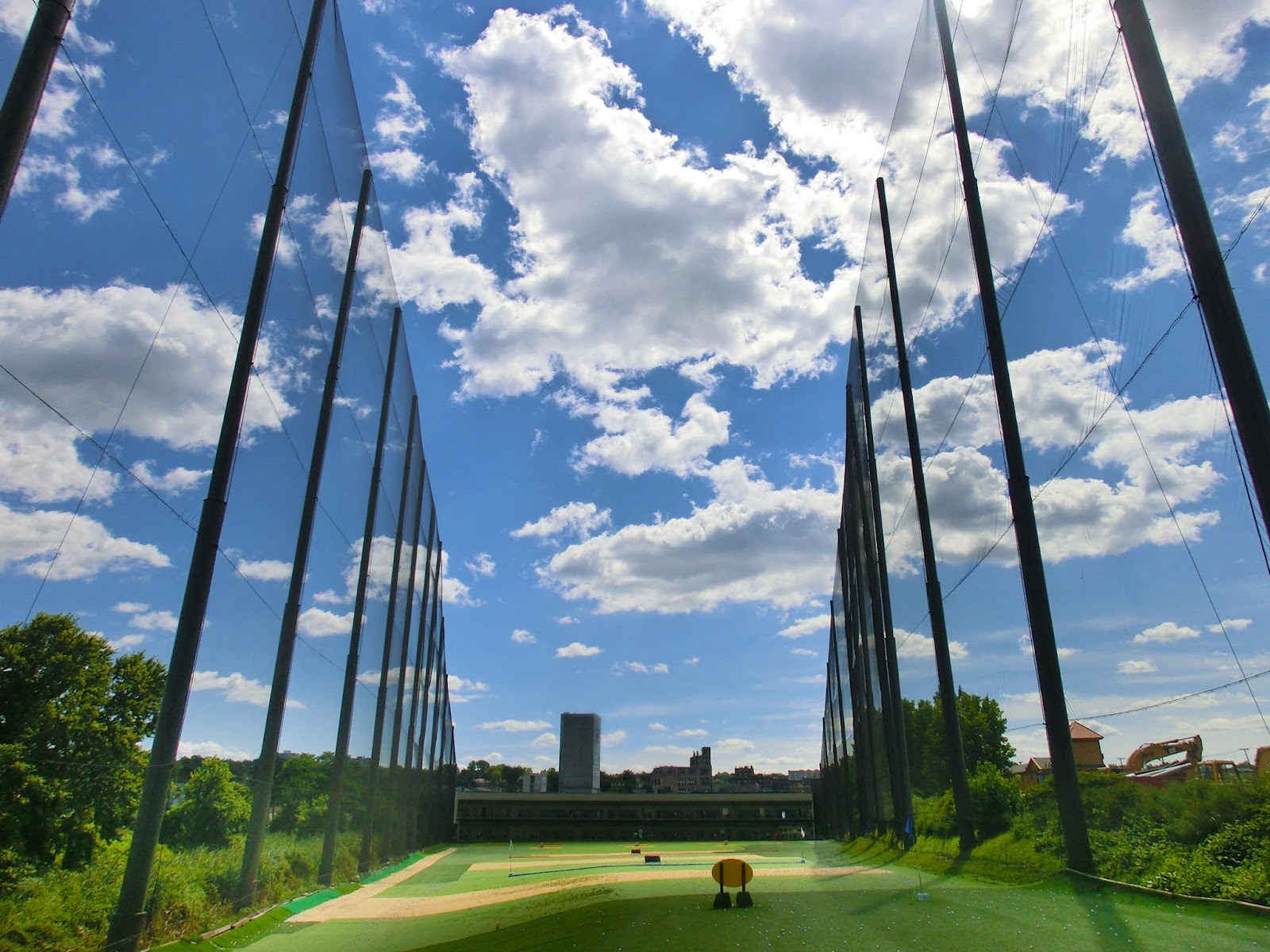 21 Golf Range Powered by Toptracer