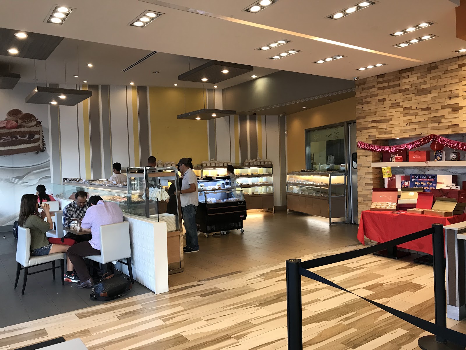 85°C Bakery Cafe - Gardena