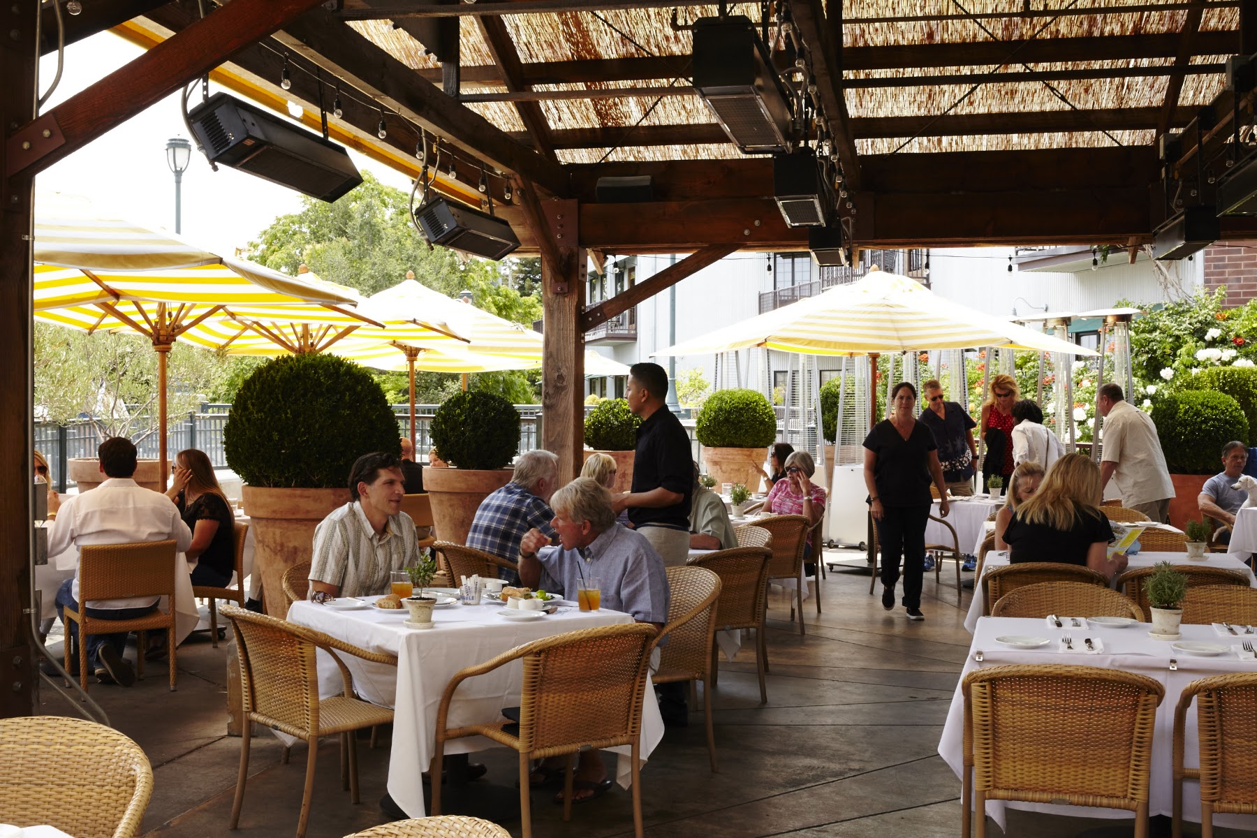 Angele Restaurant & Bar