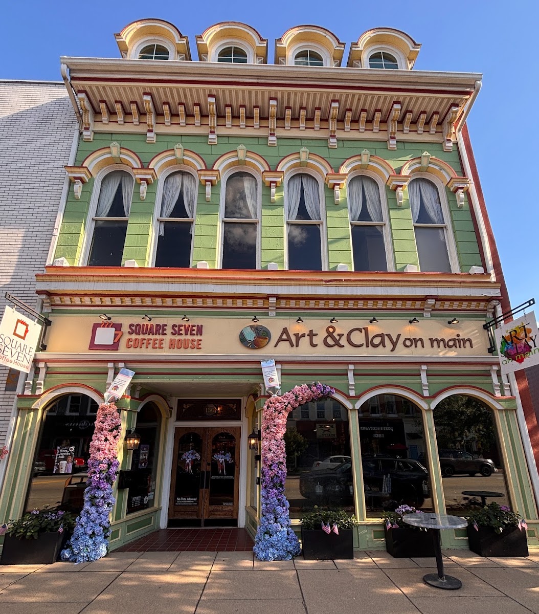Art & Clay On Main/Square 7 Coffee House