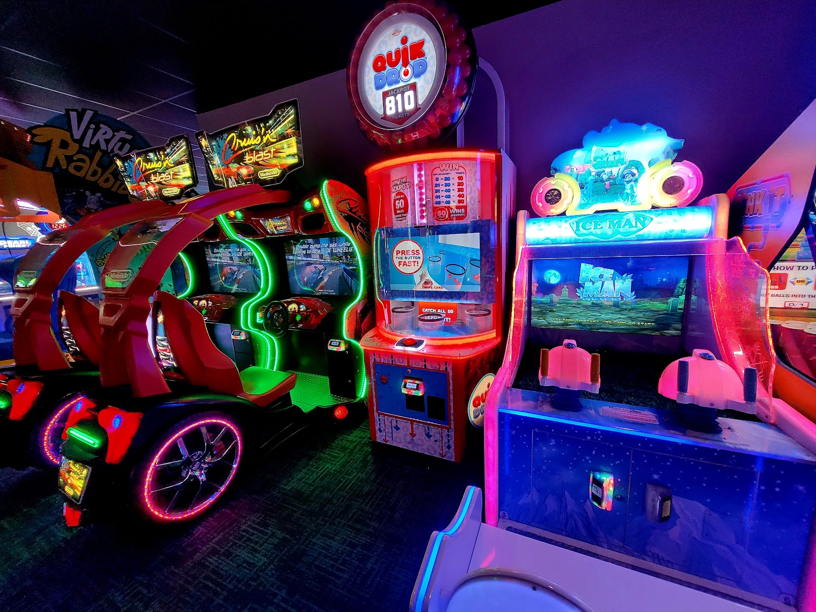B&B Theatres Ankeny 12 & B-Roll Bowling