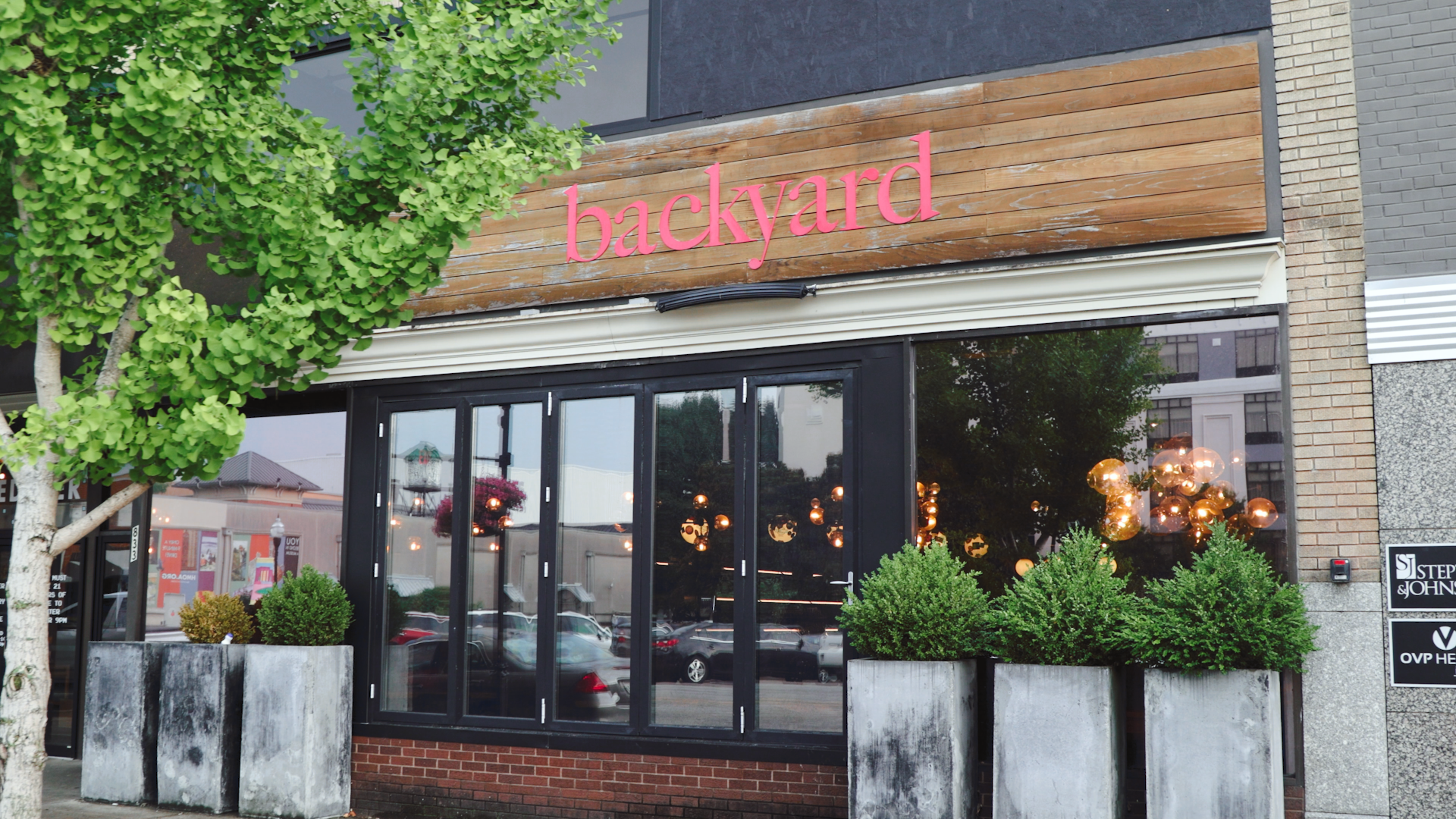 Backyard Pizza and Raw Bar