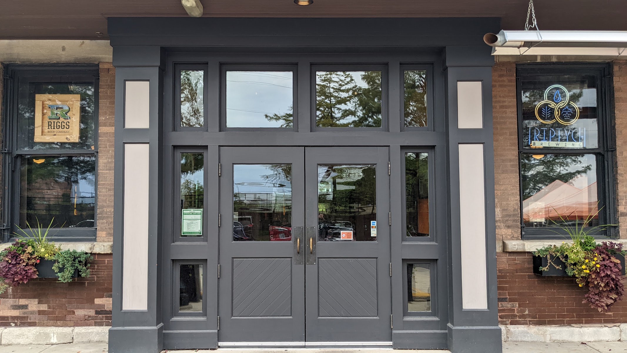 Black Dog Smoke & Ale House
