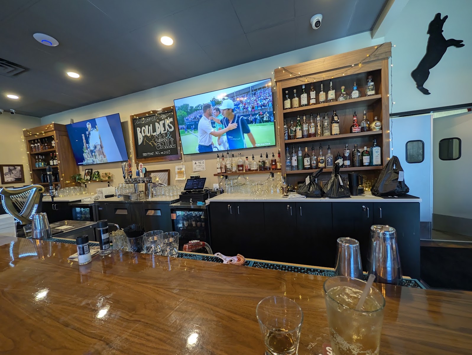 Boulder's Bar & Grill