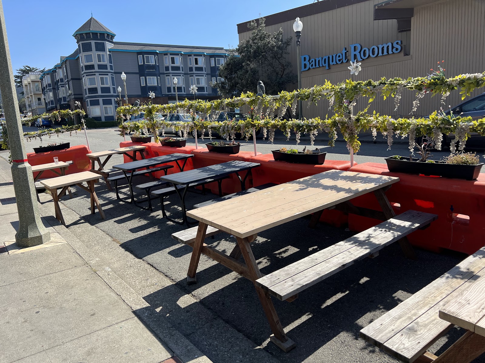 Breakers Breakfast, Brunch, & Lunch