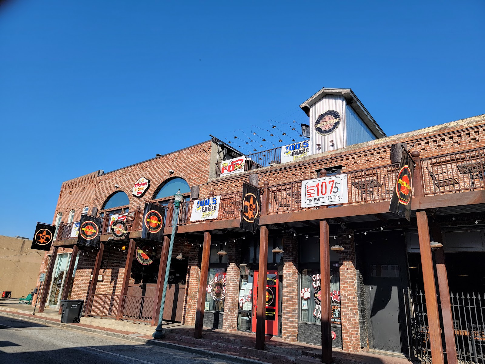 Brickhouse Bar & Grill