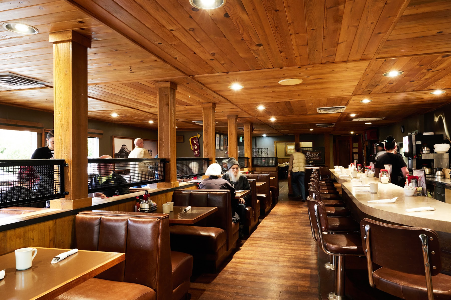 Burs Restaurant and Lounge