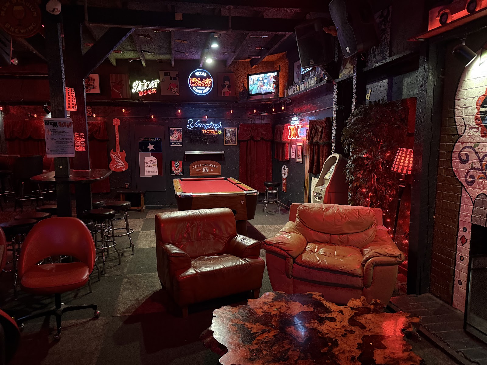 Caves Lounge