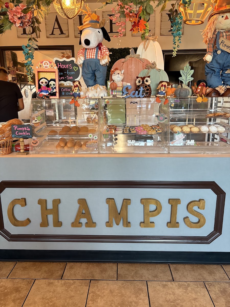 Champis Bakery/Panaderia
