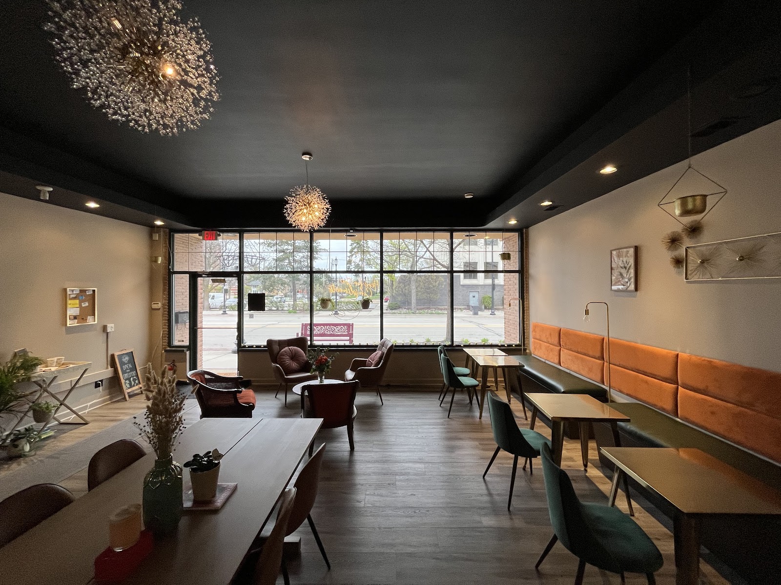 Complimentary Cafe