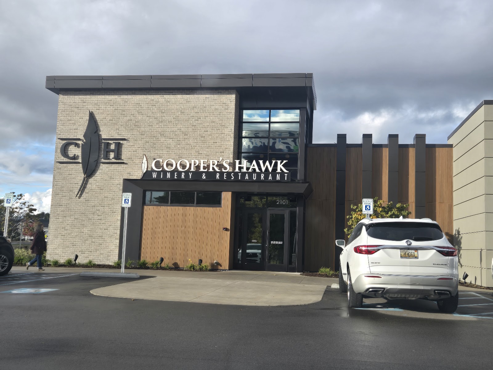 Cooper’s Hawk Winery & Restaurant