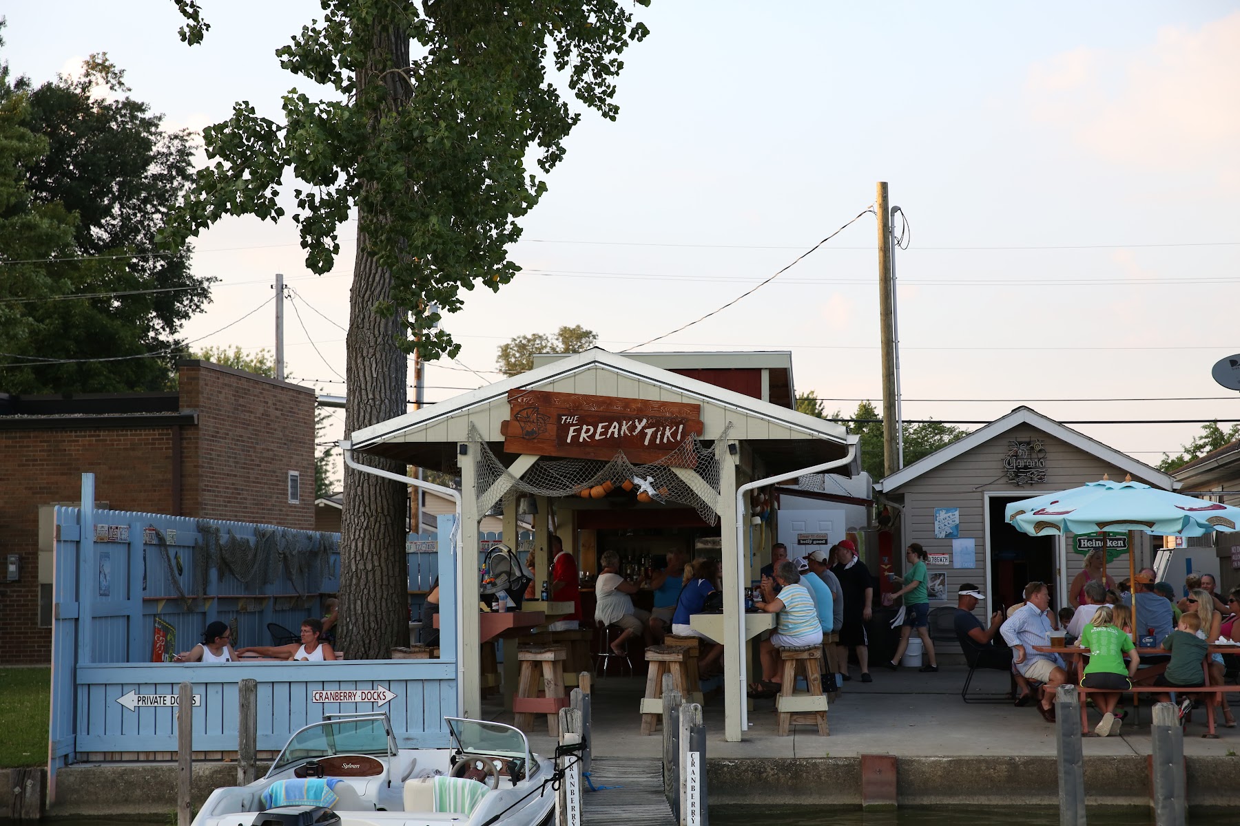 Cranberry Resort Waterfront Bar & Grill