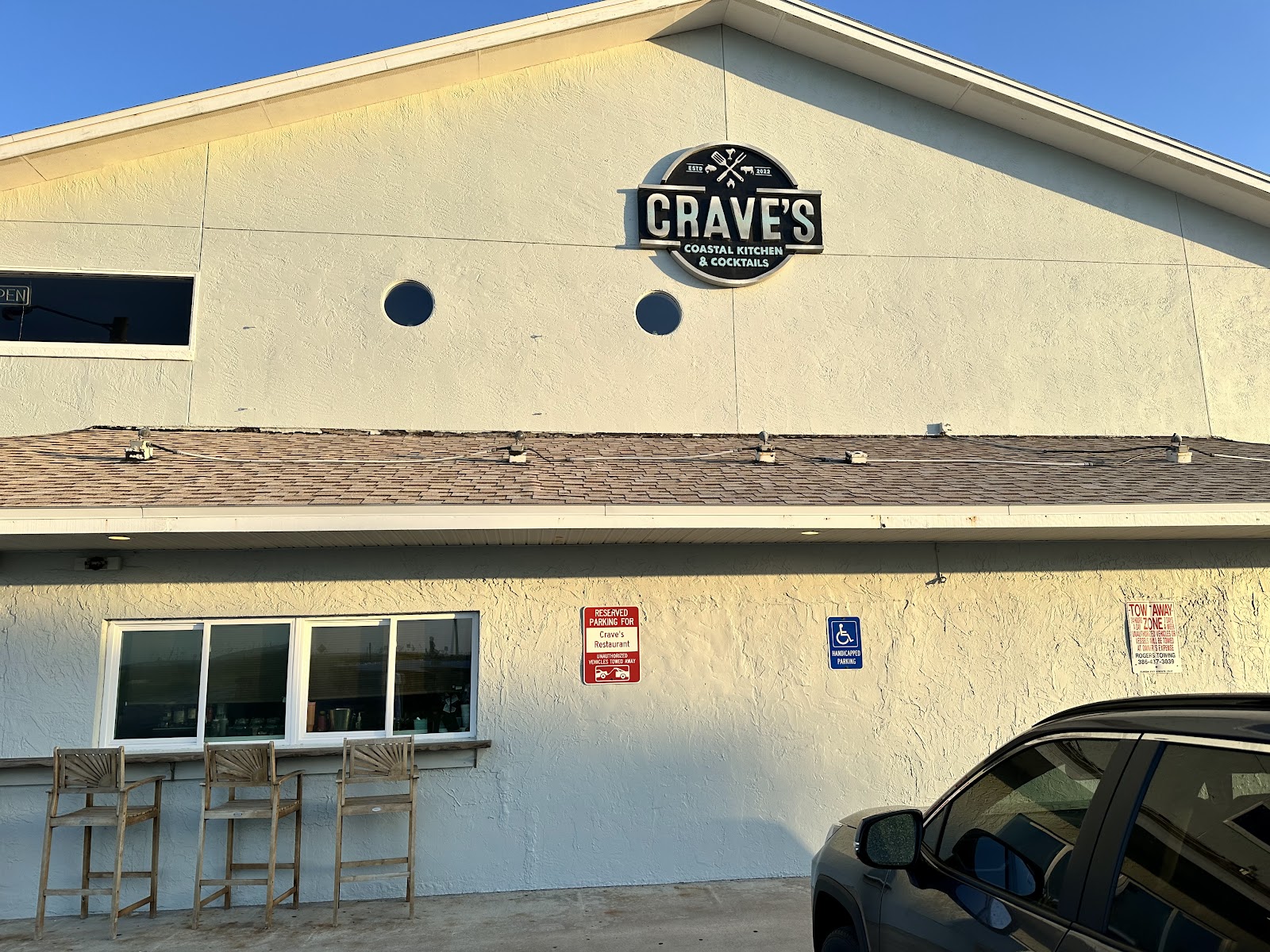 Crave's Coastal Kitchen & Cocktails