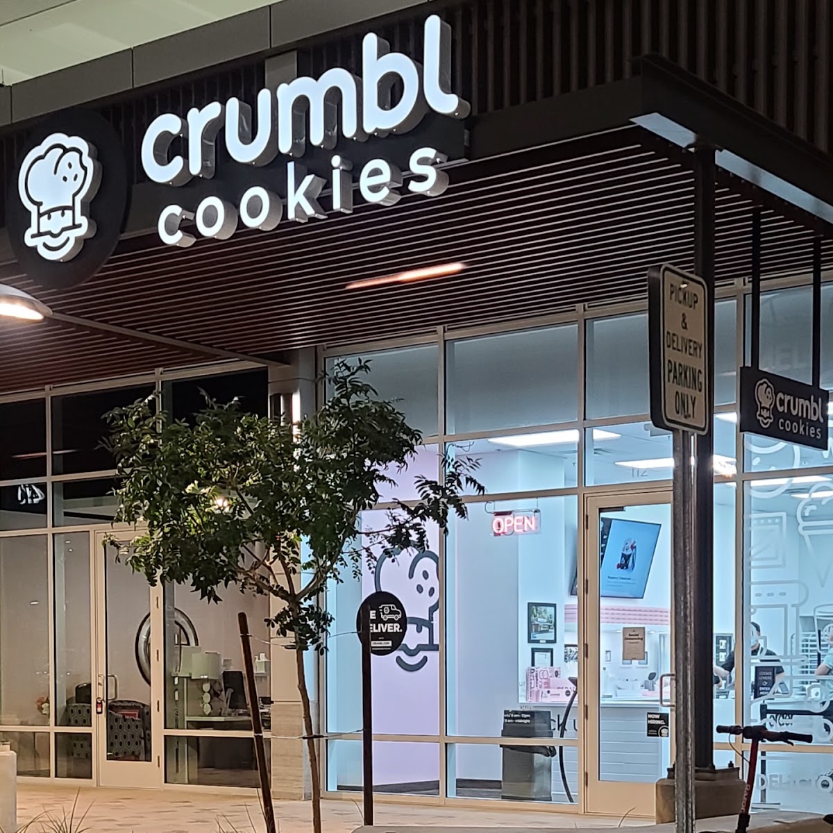 Crumbl – Cookies & Desserts