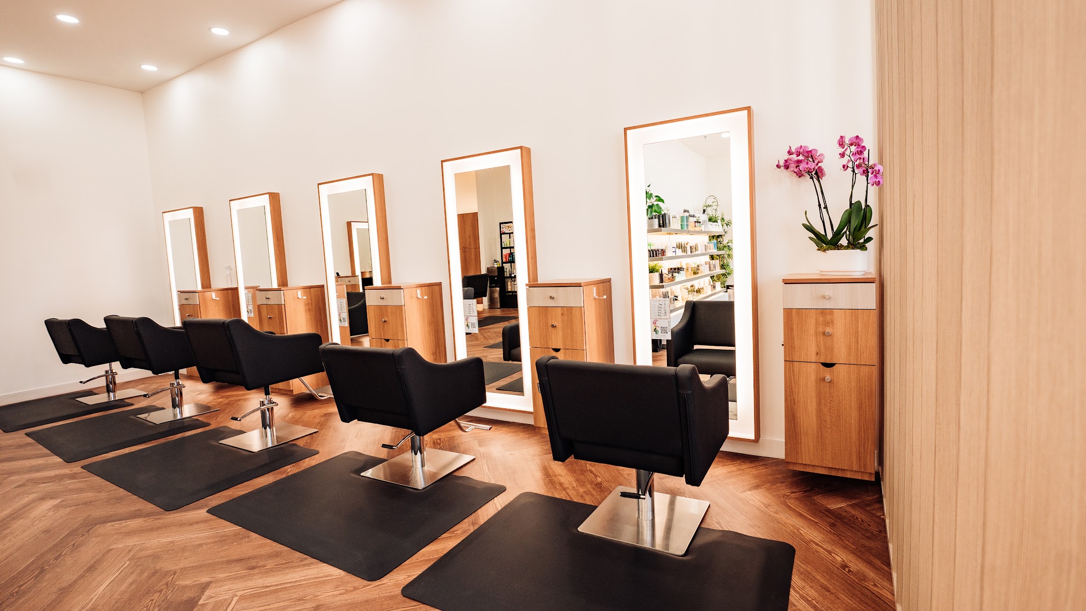 DAVANTI SALON | AVEDA | DENTON