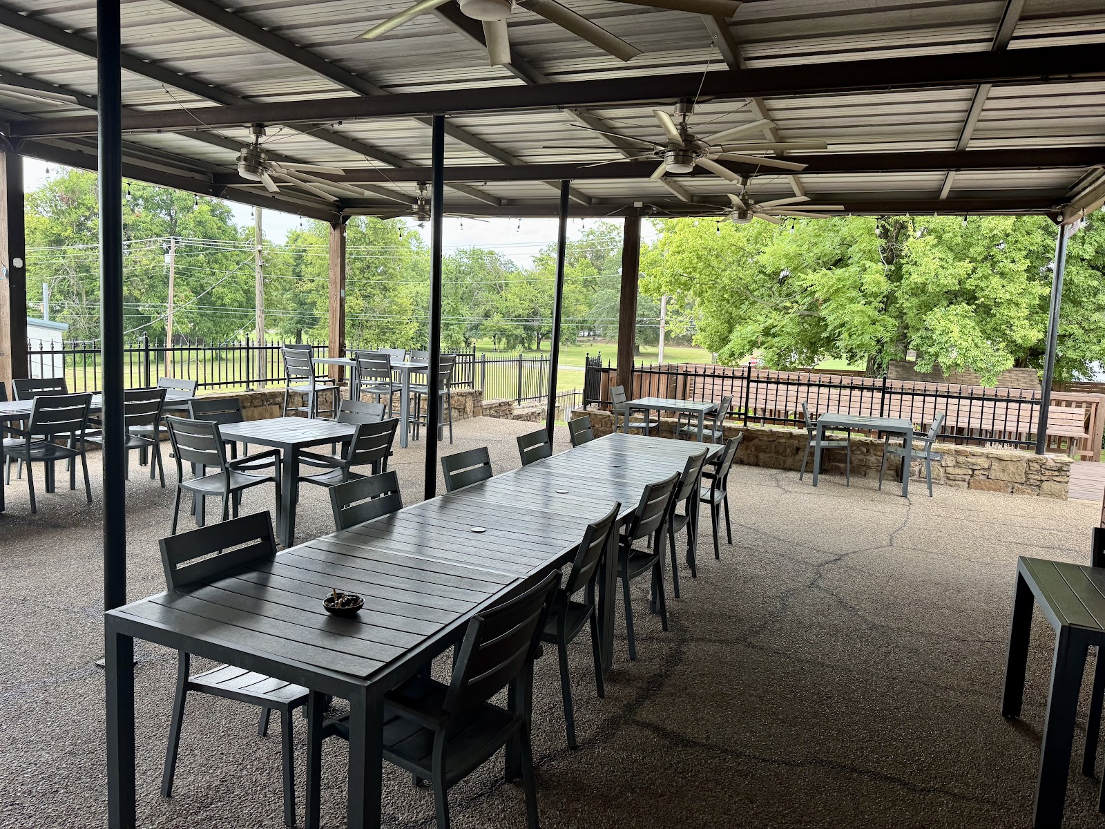 Doe's Eat Place