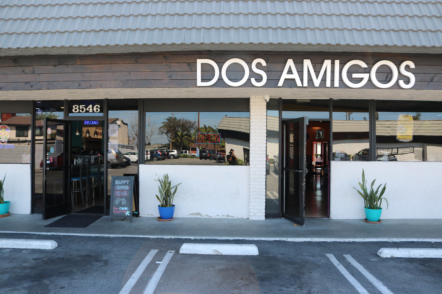 Dos Amigos Restaurant and Bar