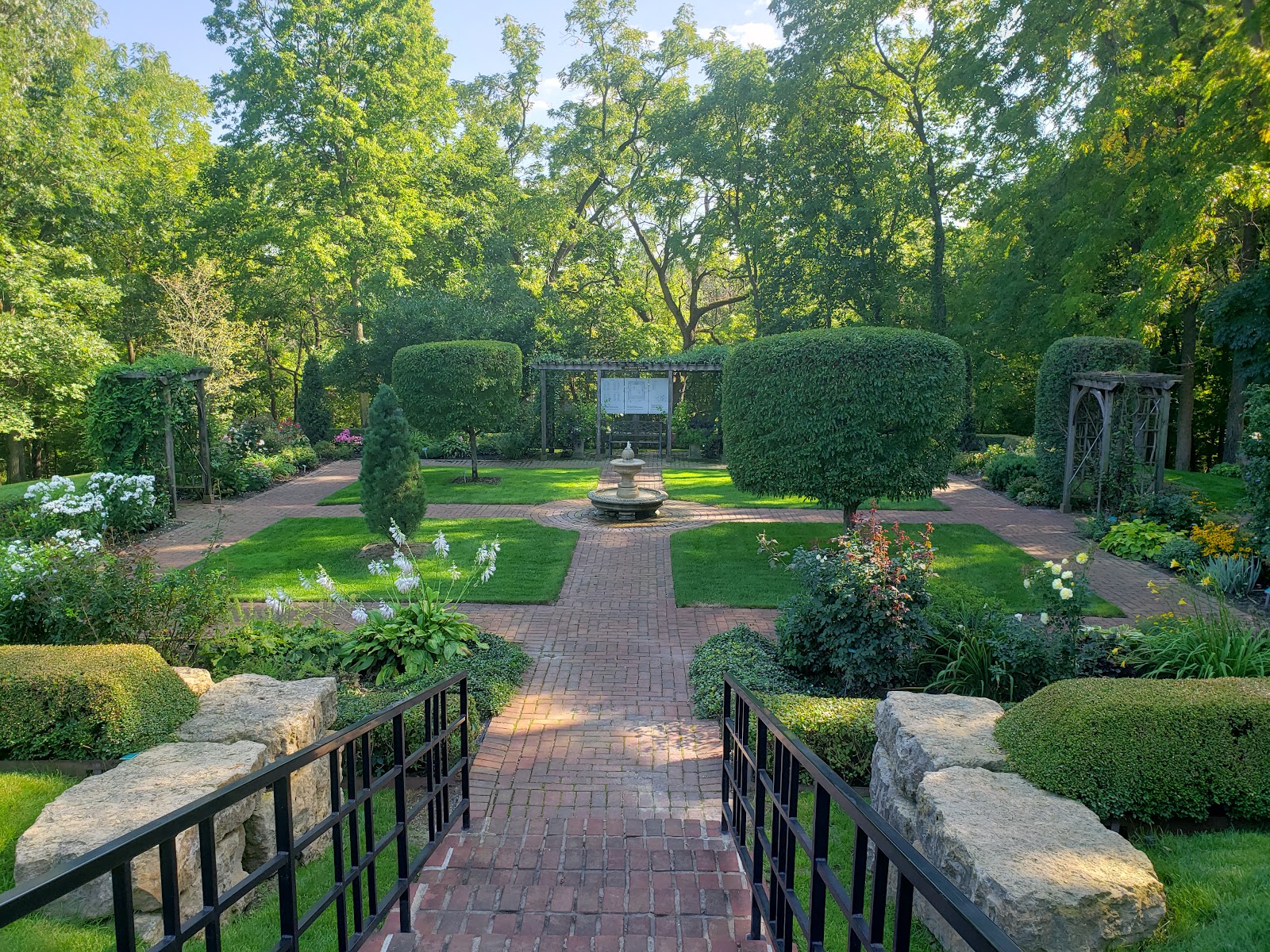 Dubuque Arboretum & Botanical Gardens