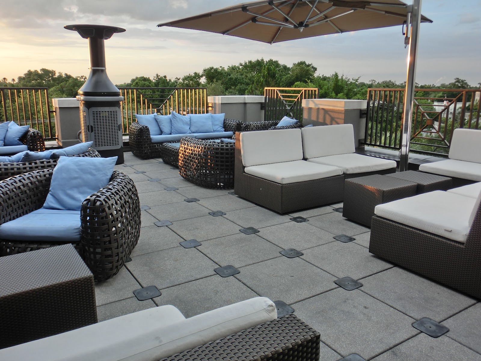 EDGE Rooftop Cocktail Lounge