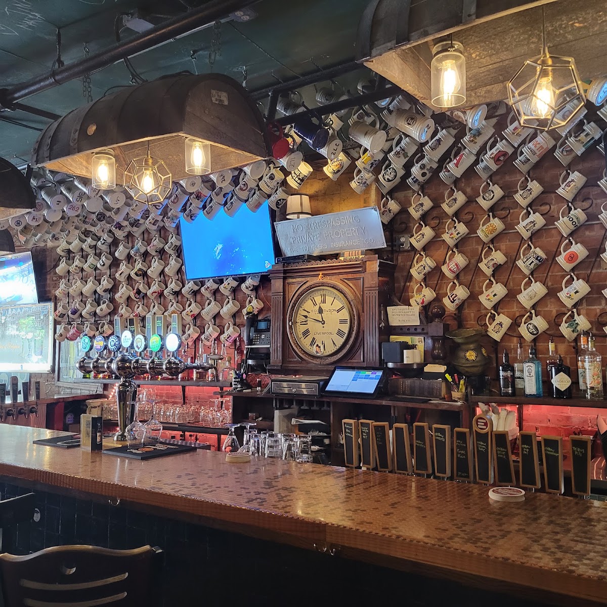 Eli Cannons Tap Room