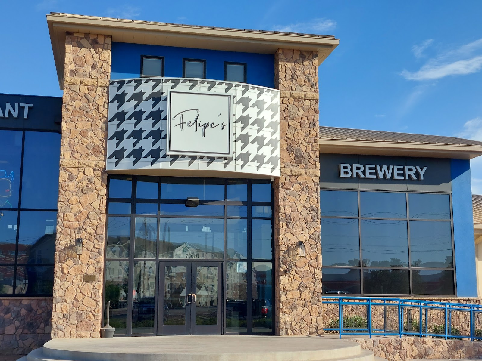 Felipe's Bar & Grill