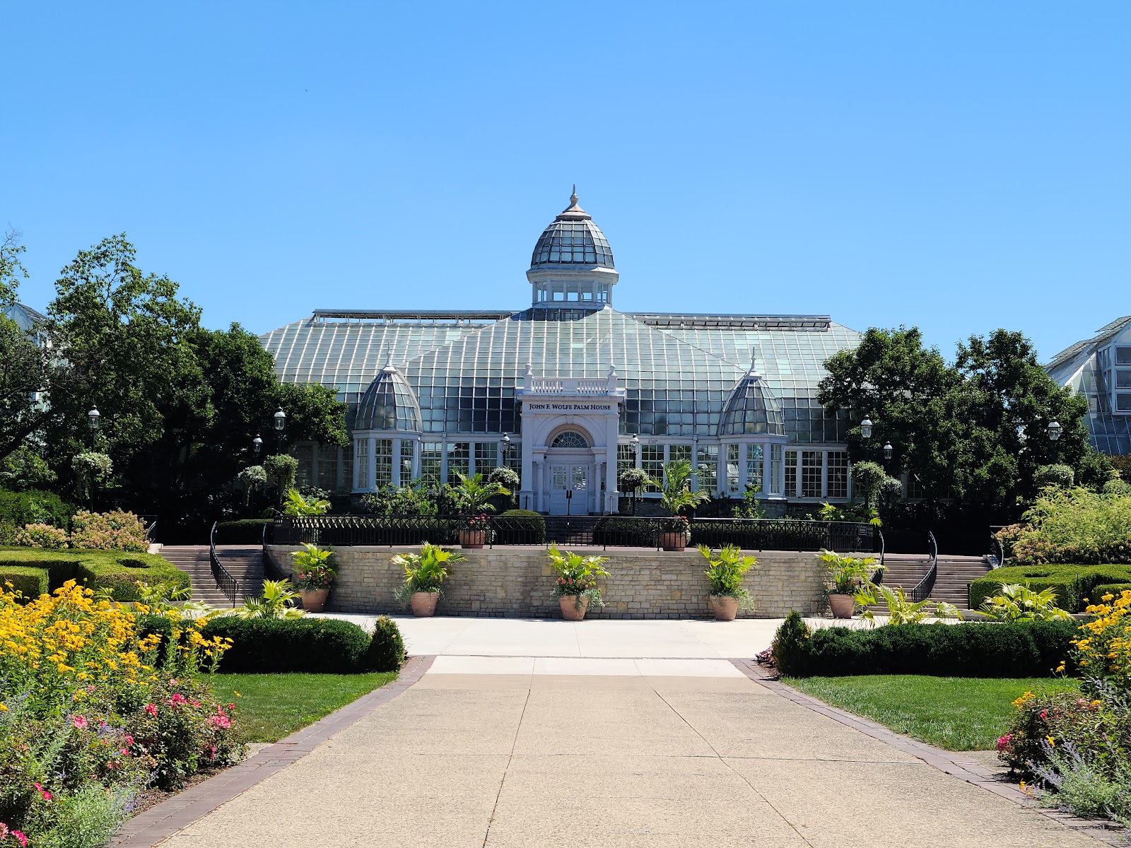 Columbus Afternoon: Gardens, Filipino, and Browsing