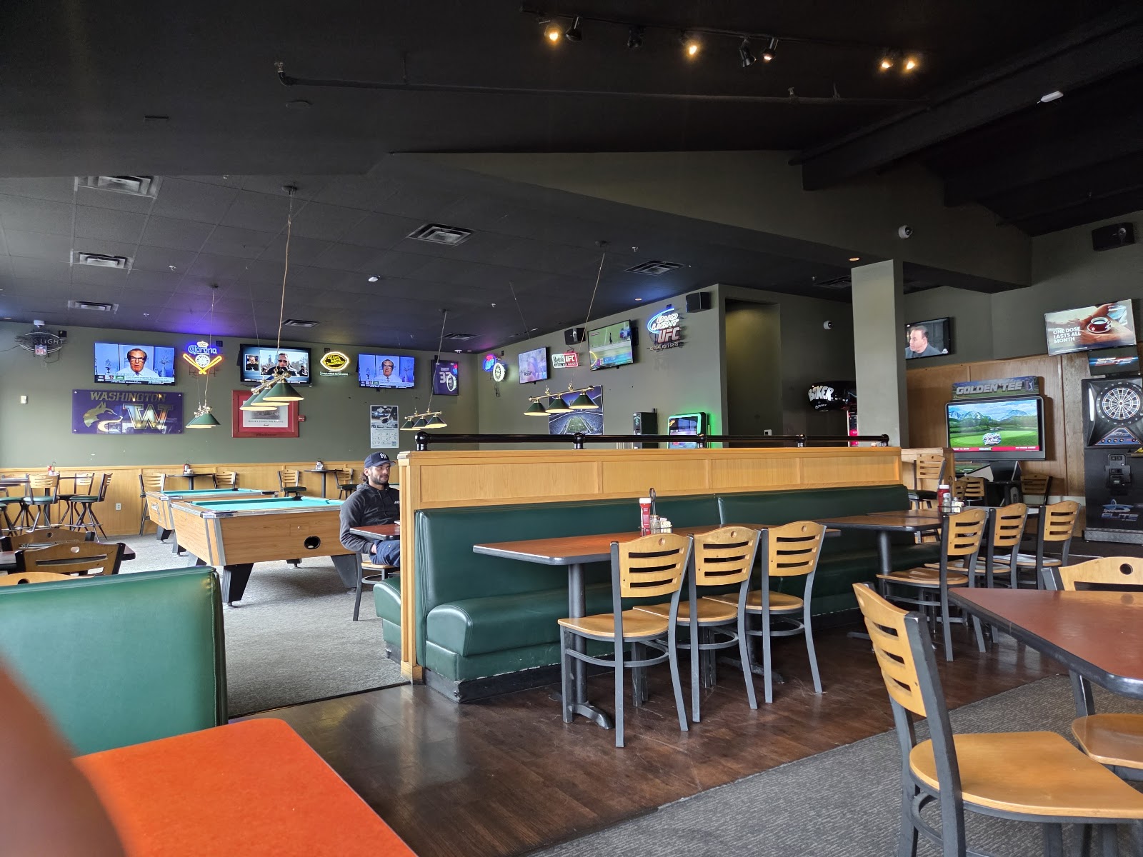 Gator's Sports Bar & Grill