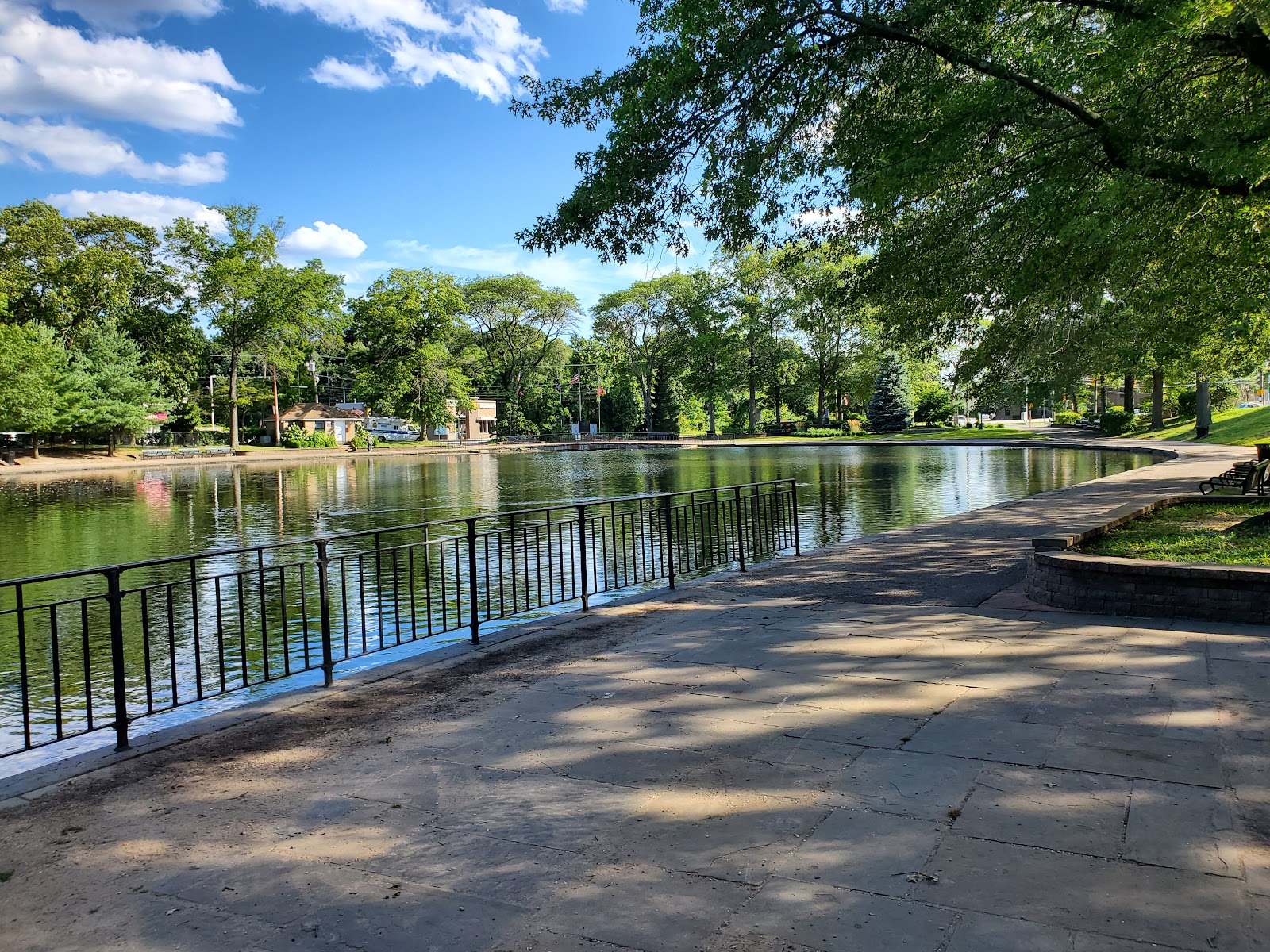 Halls Pond Park