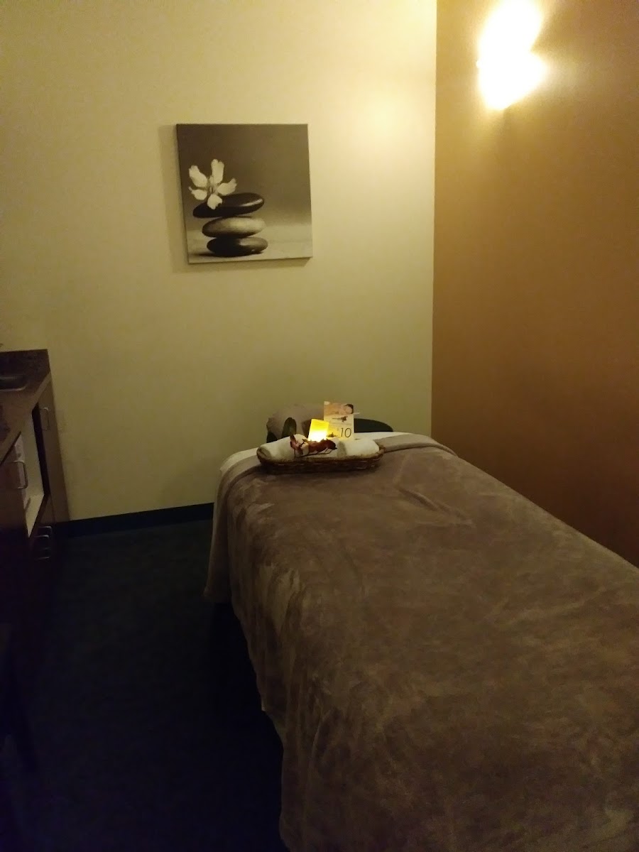 Hand & Stone Massage and Facial Spa