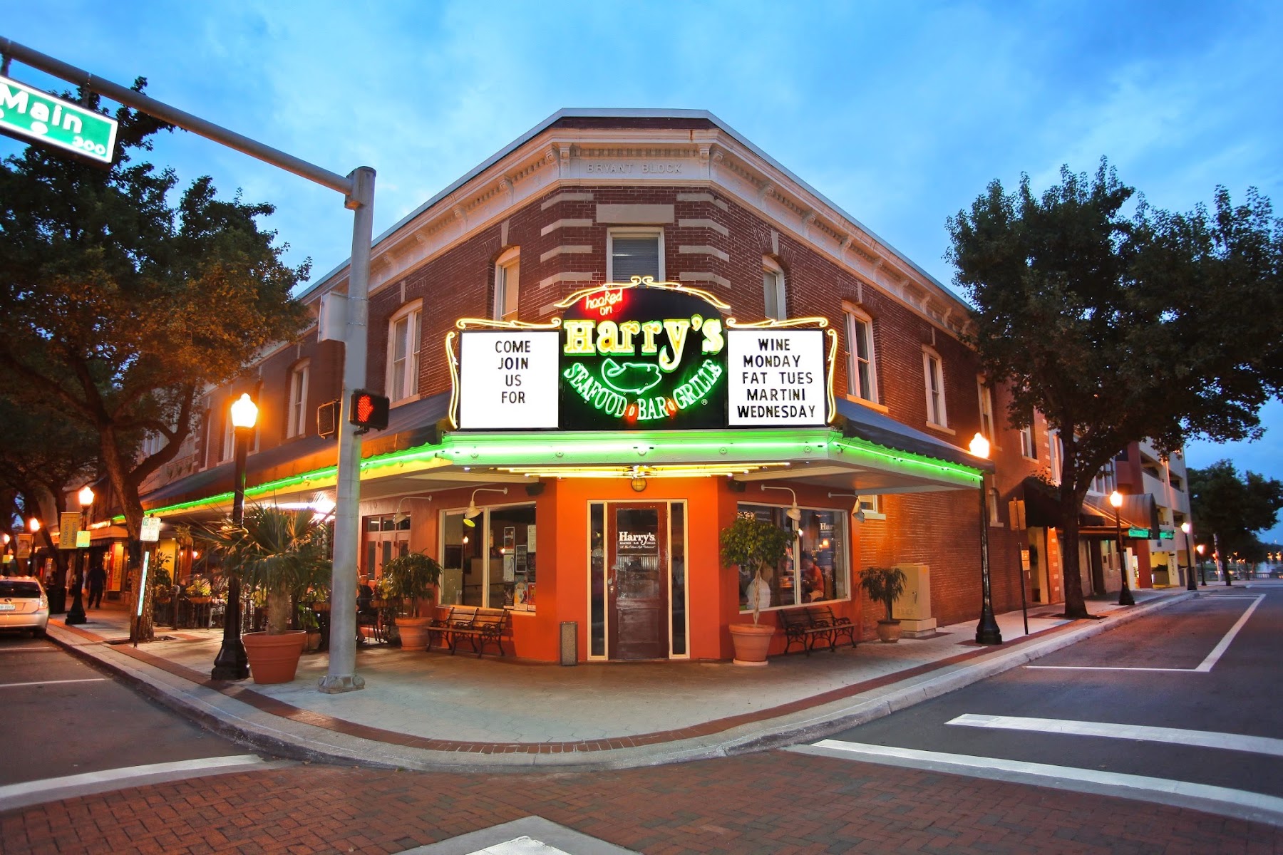 Harry's Seafood Bar & Grille