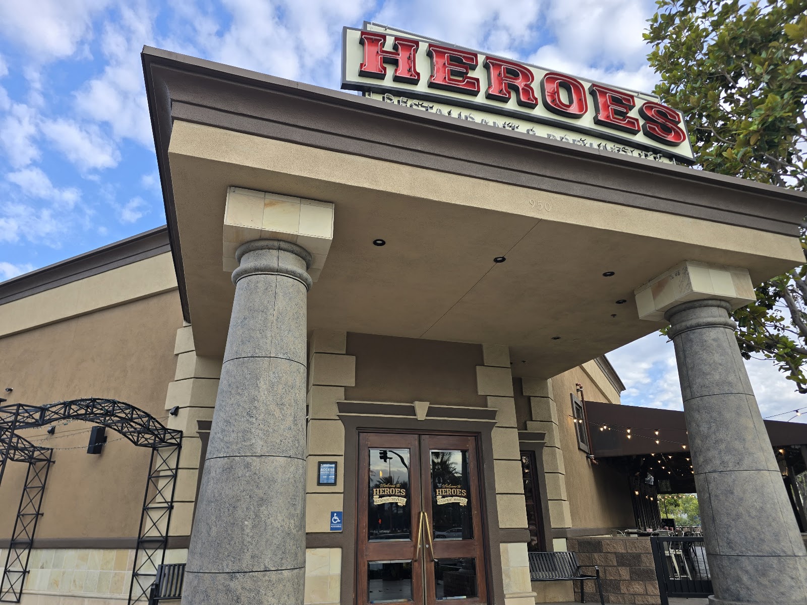 Heroes Restaurant and Brewhouse - Ontario