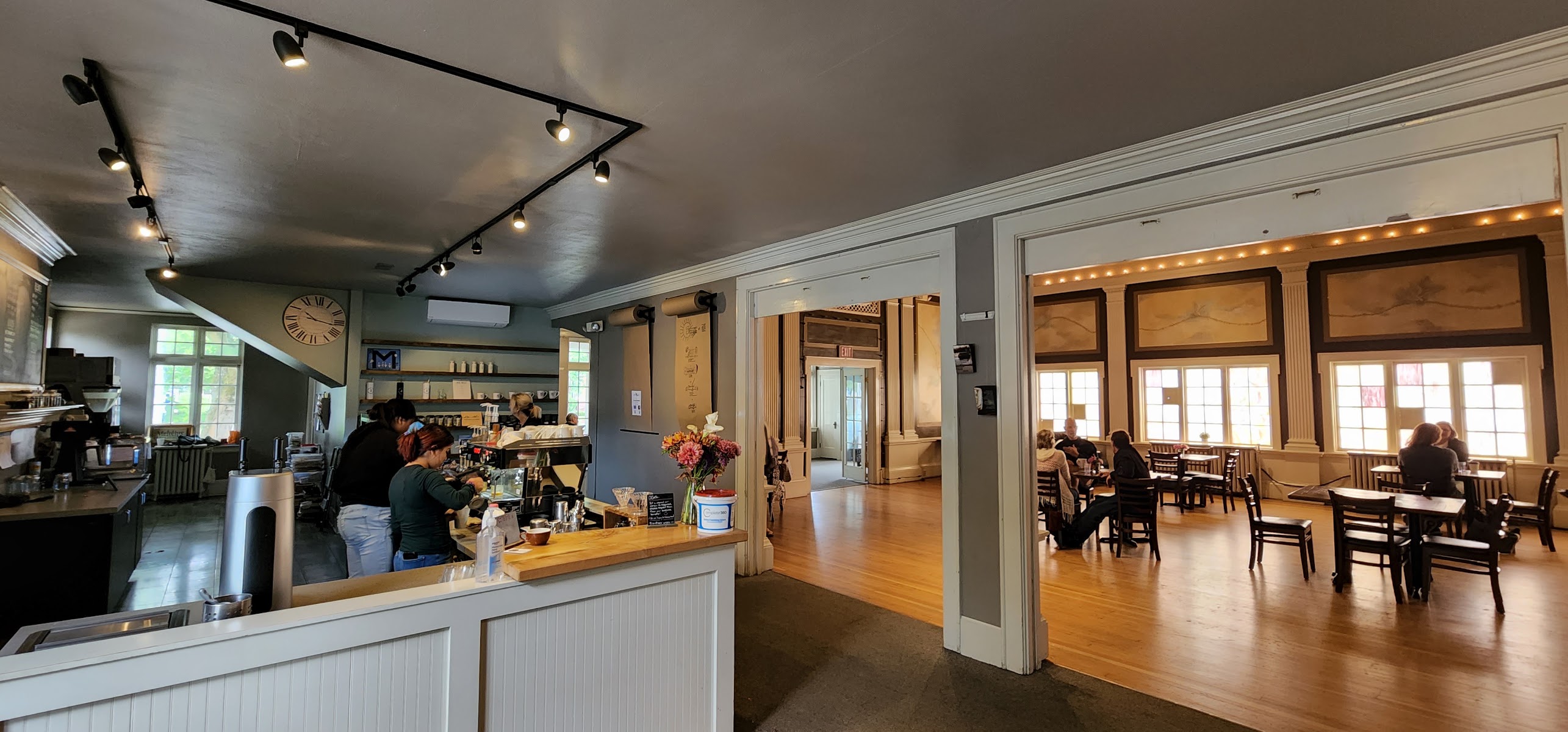 IKE Box Café