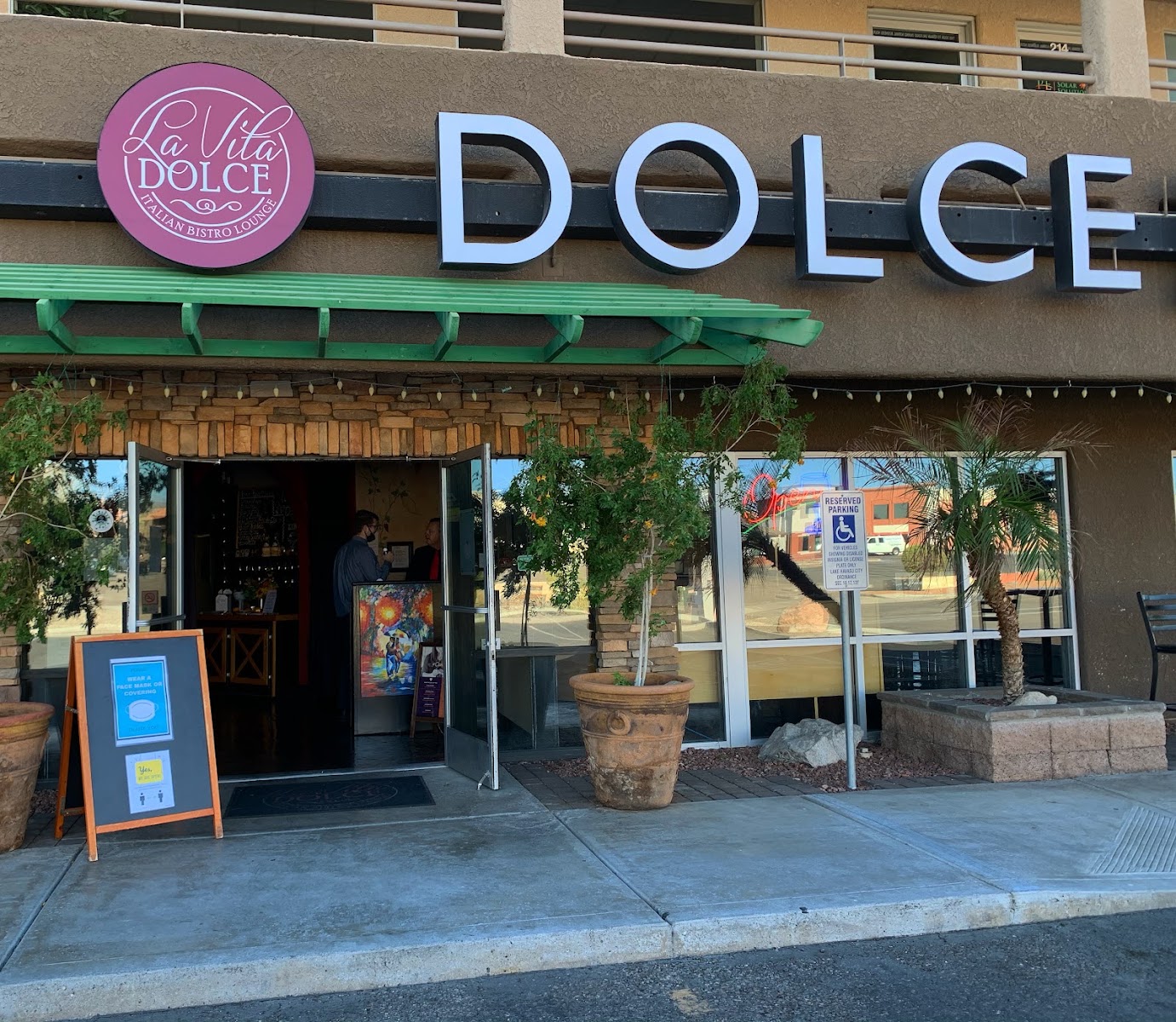 La Vita Dolce | Italian Bistro and Lounge