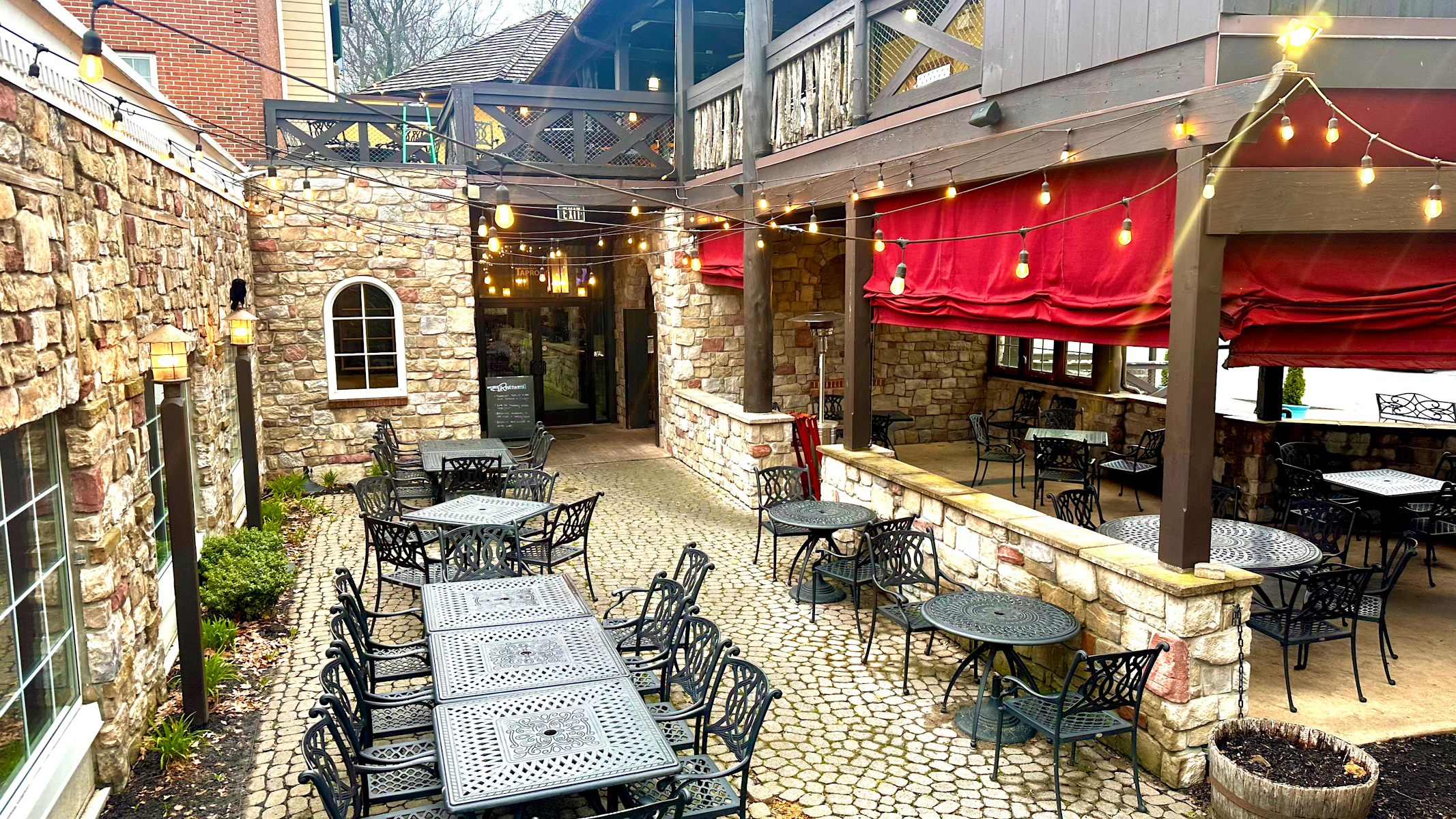 Loxley's Restaurant and Patio Bar - Lancaster