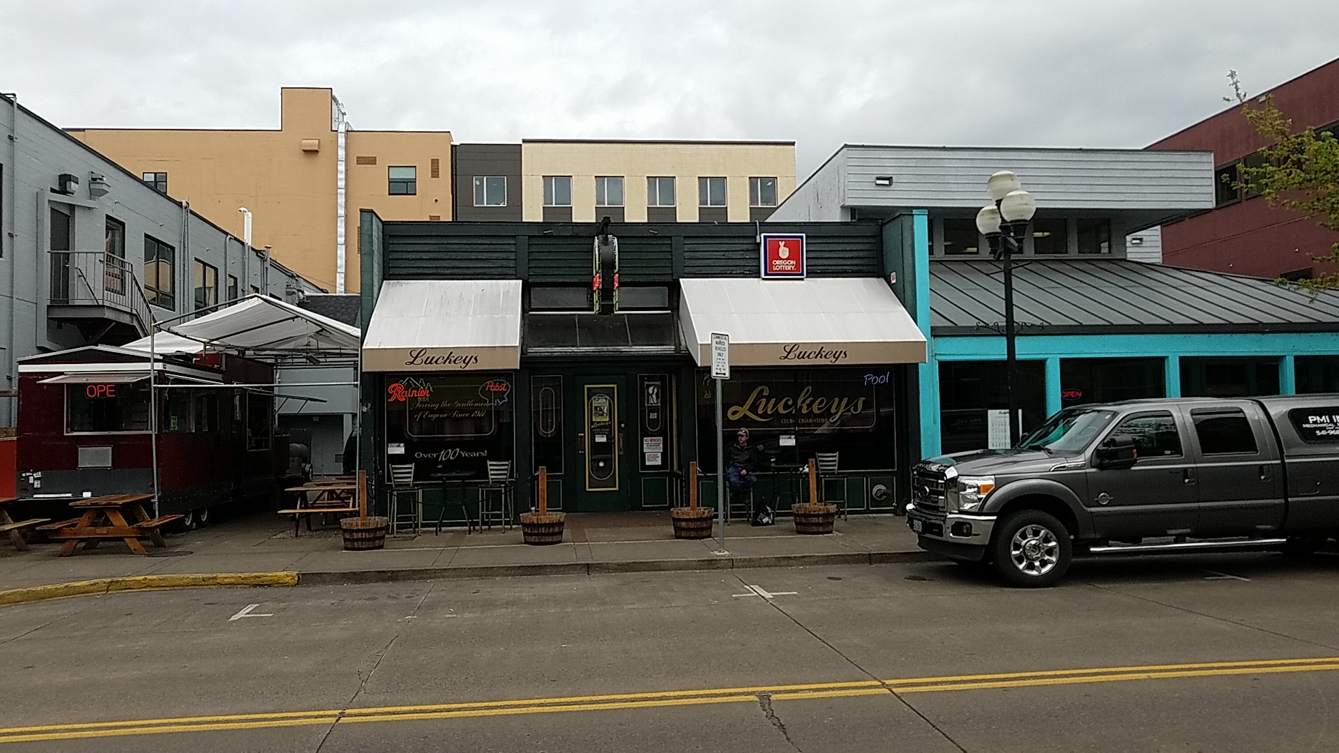 Luckey's Club