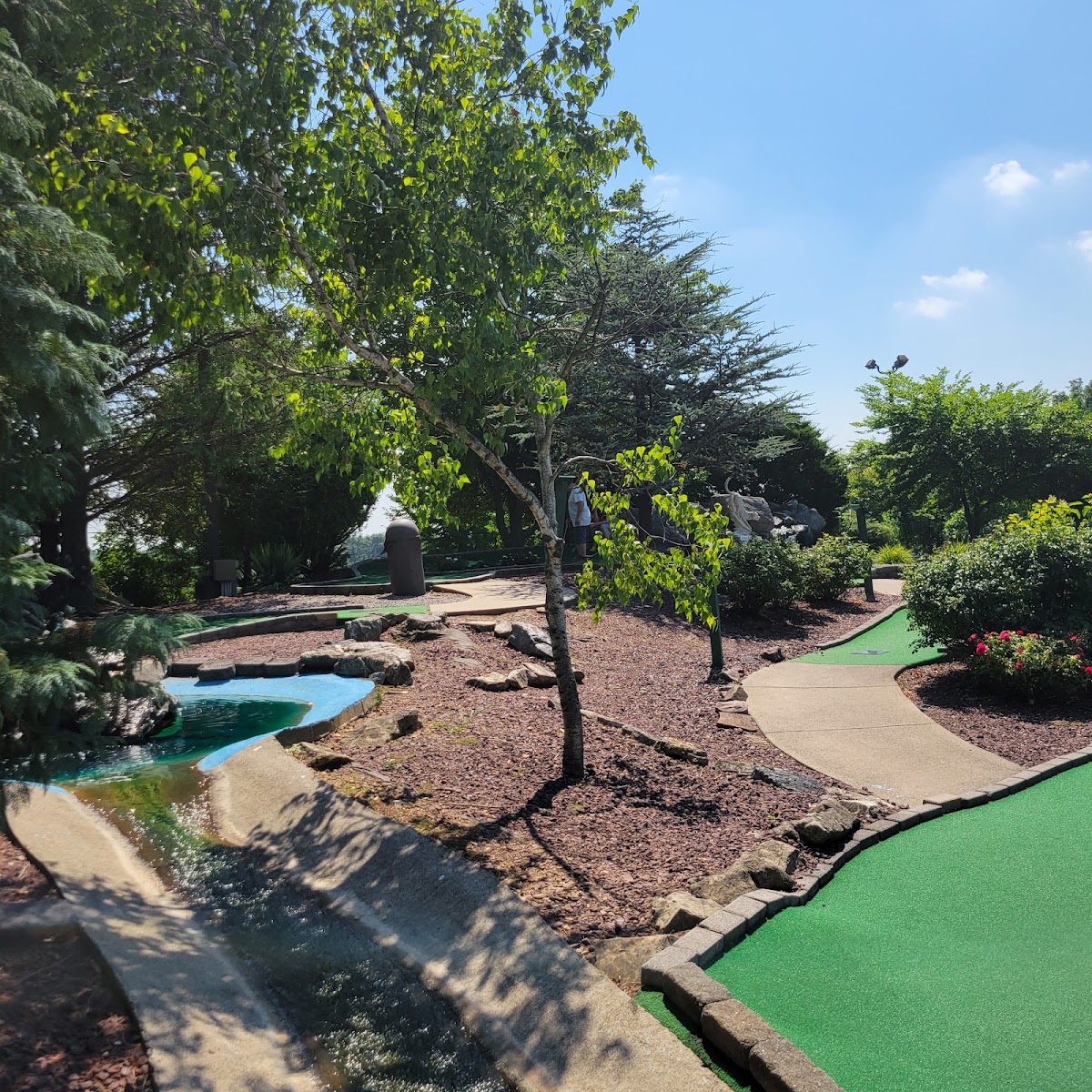 Lucky Strokes Golf & Grill