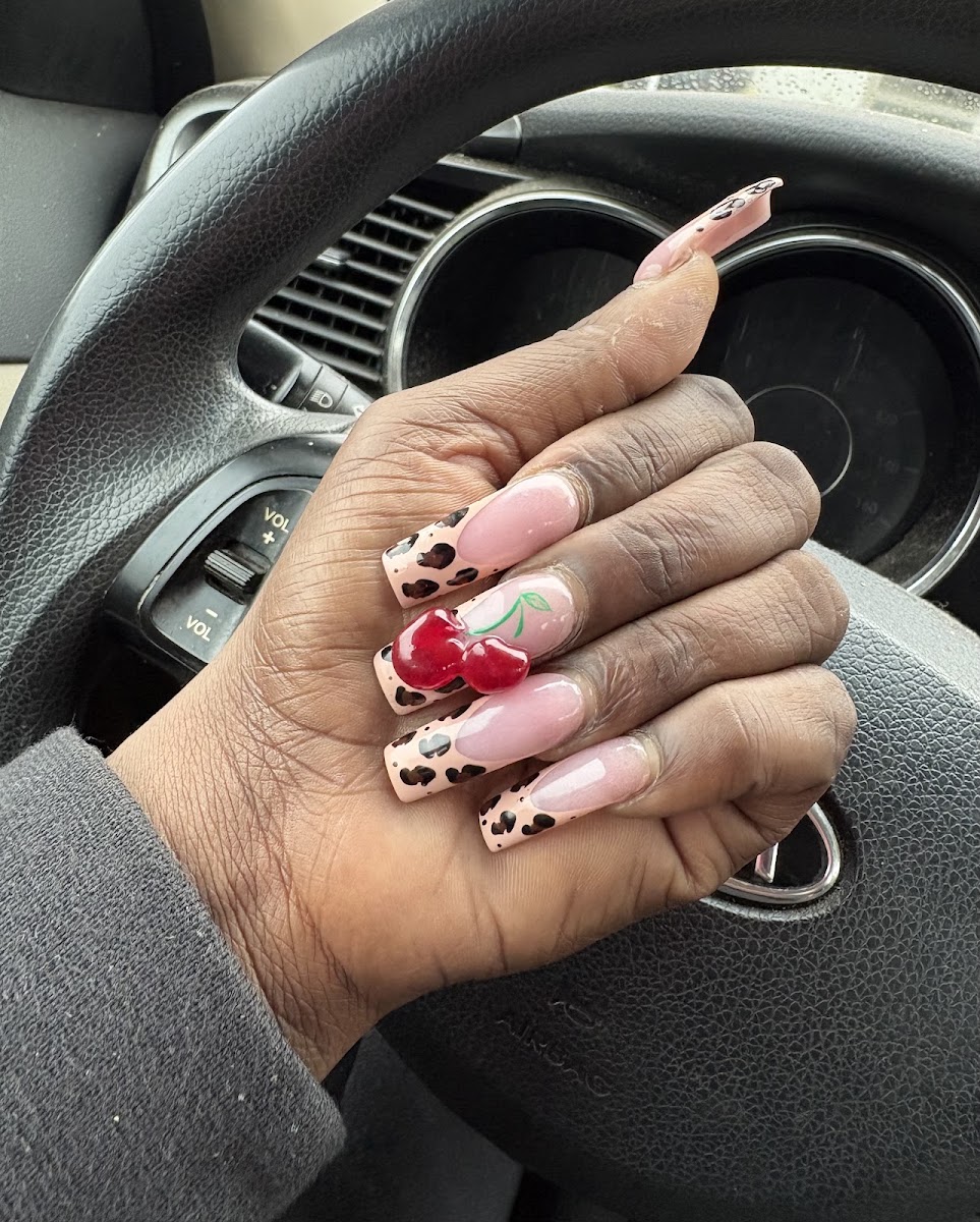 Luxury Nail & Spa