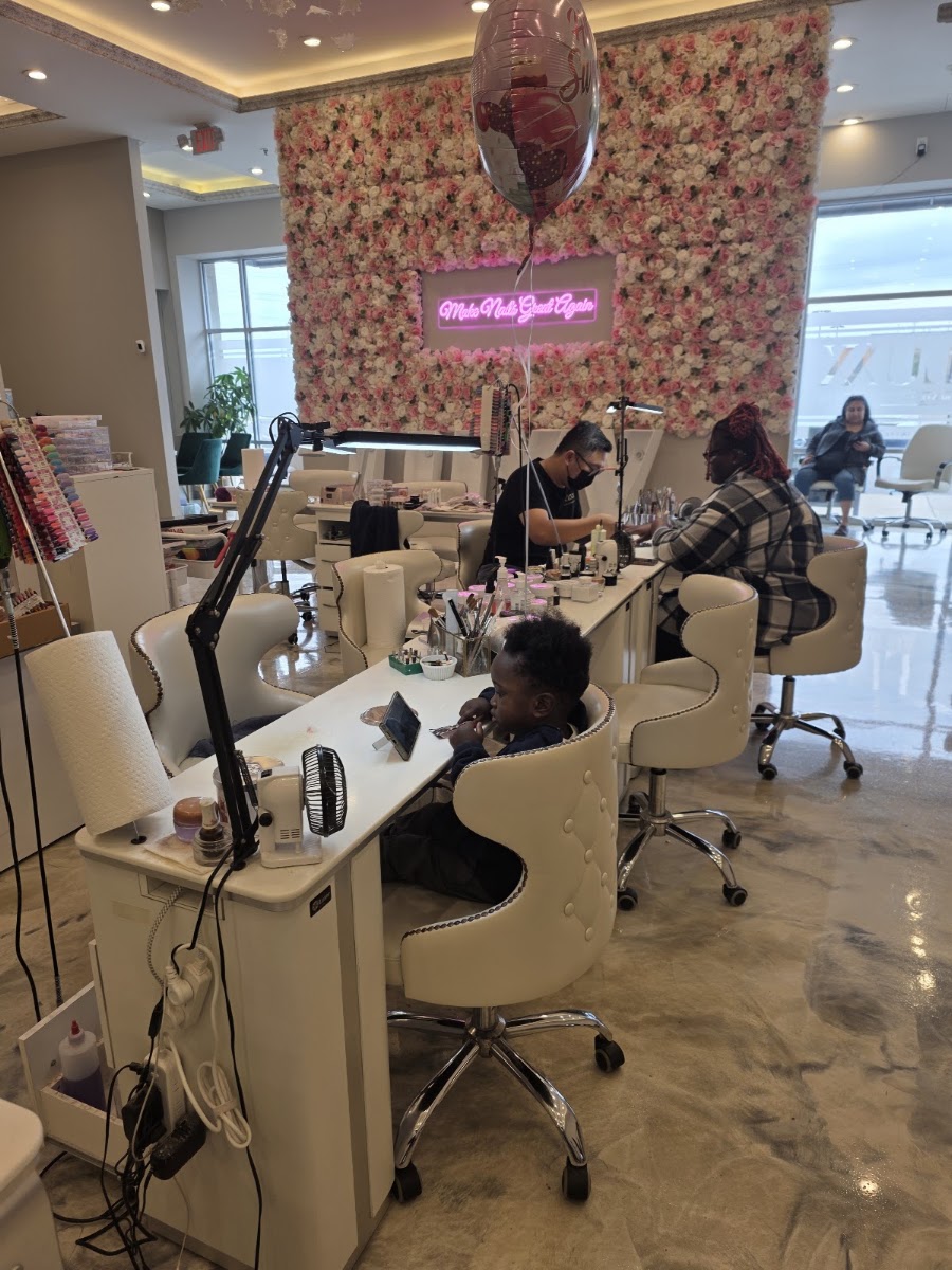 Luxx Nail Lounge Spa