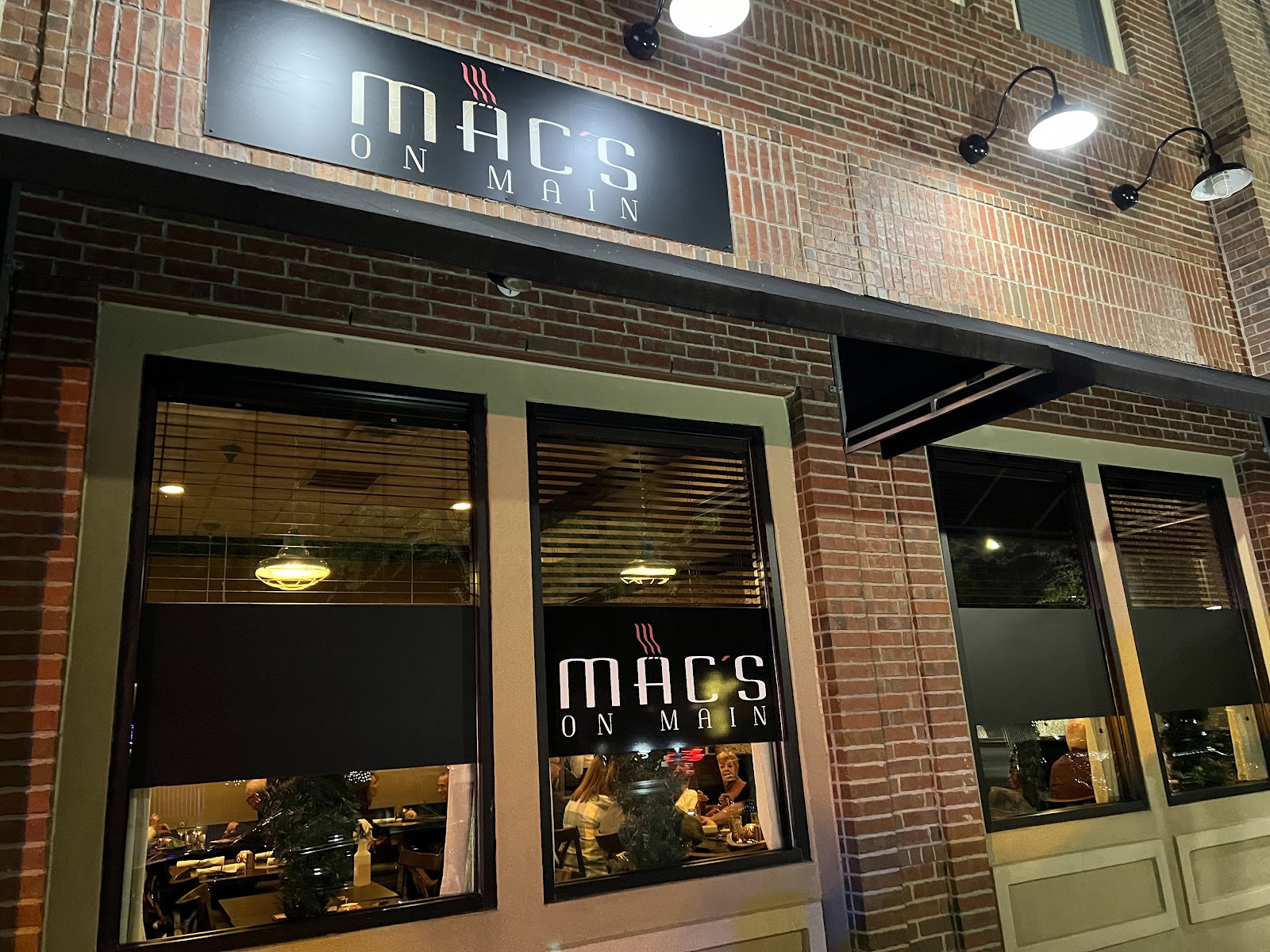 Mac's On Main