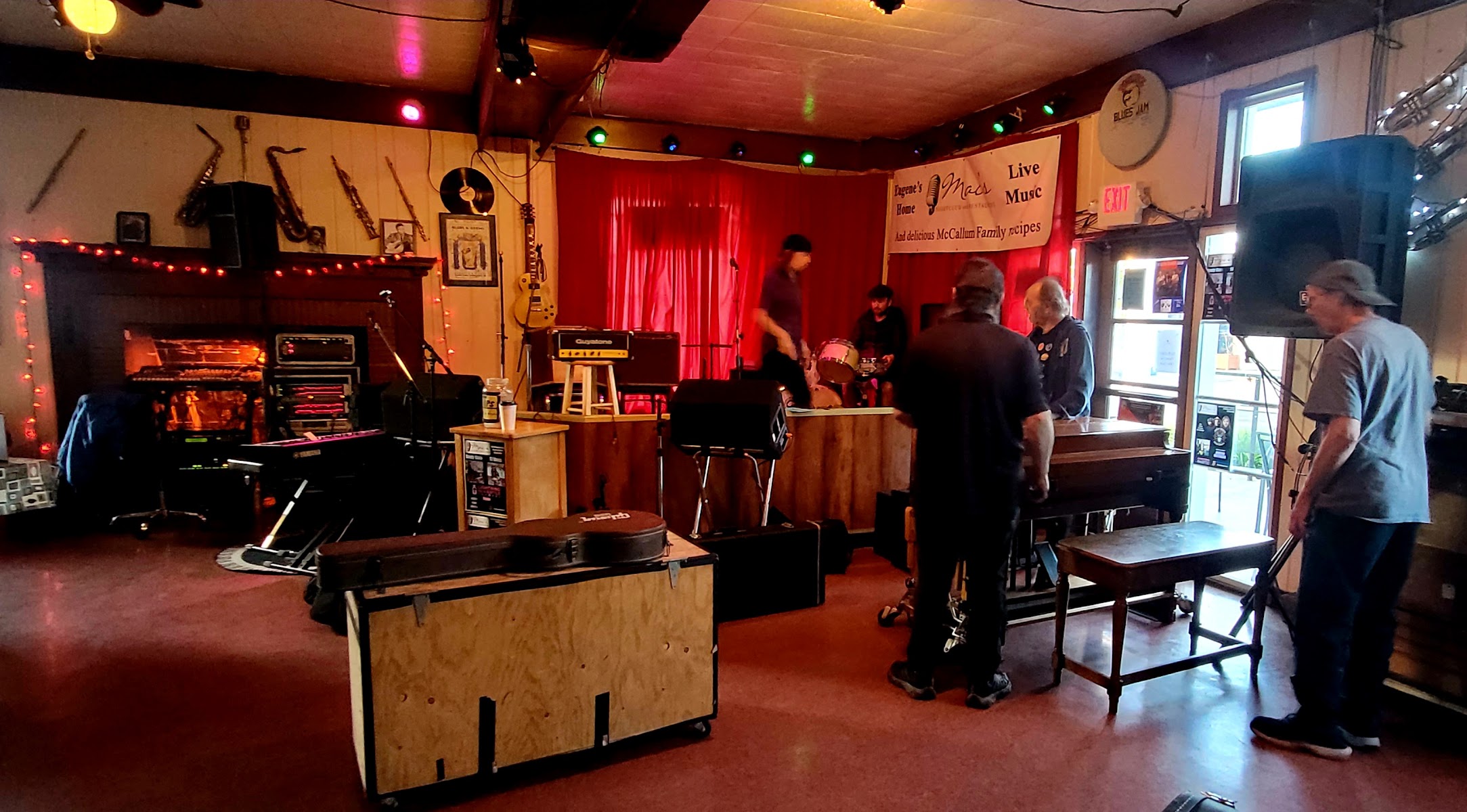 Mac's Restaurant & Nightclub
