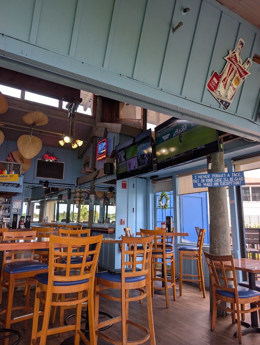 Manatee Island Bar & Grill