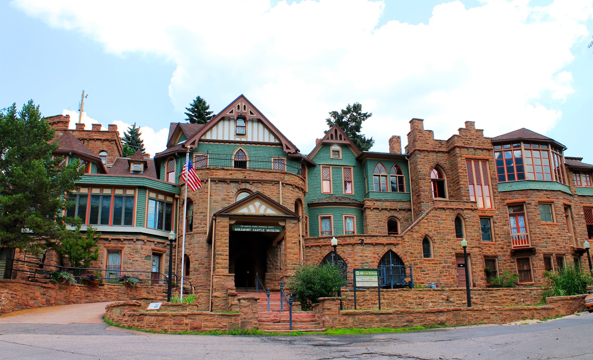 Miramont Castle Museum and The Queen's Parlour Tearoom
