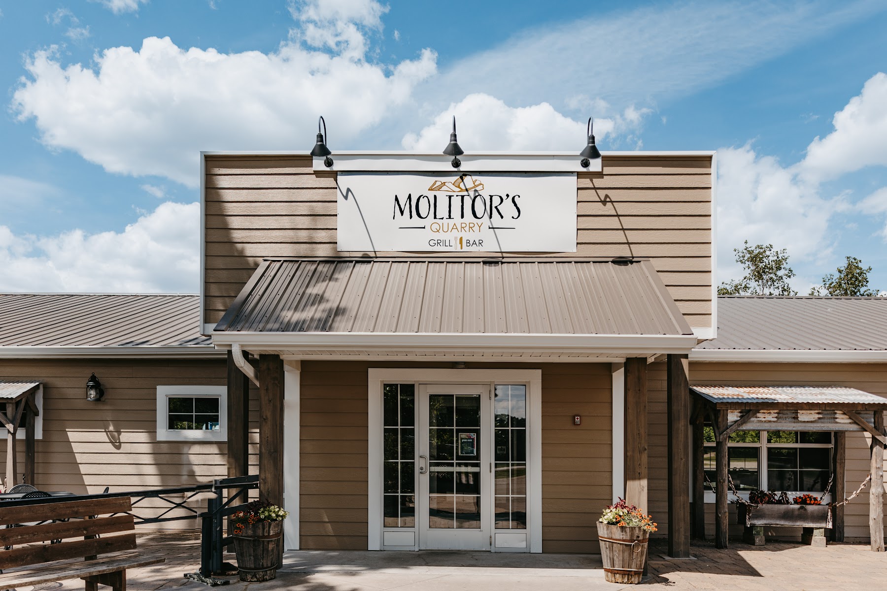 Molitor's Quarry Grill & Bar