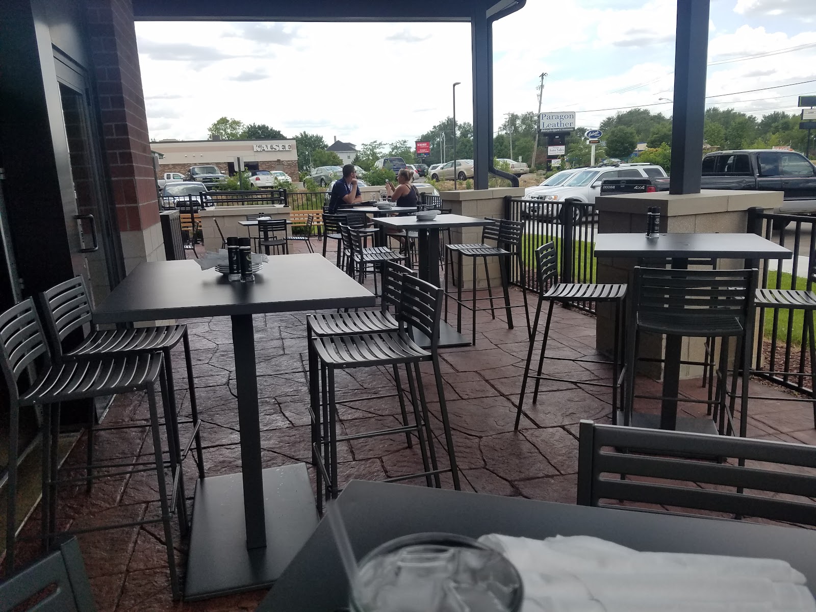Monelli's Italian Grill & Sports Bar