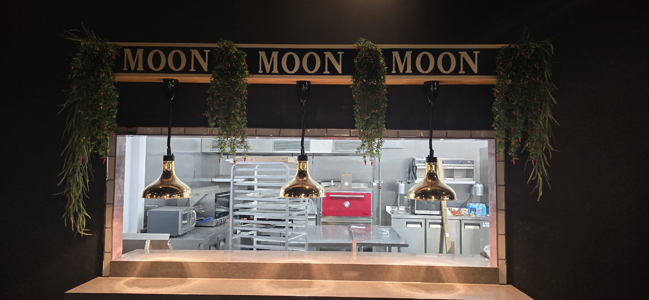Moon Restaurant & Mixology