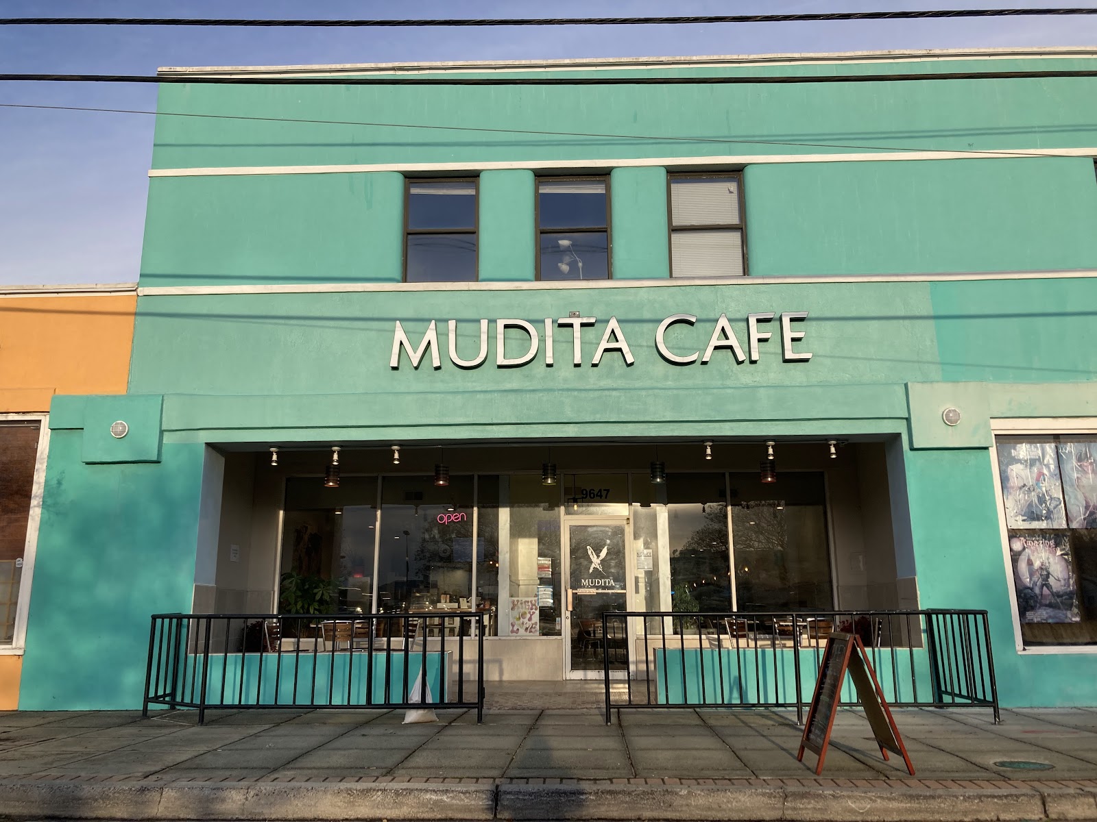 Mudita Cafe & Bar