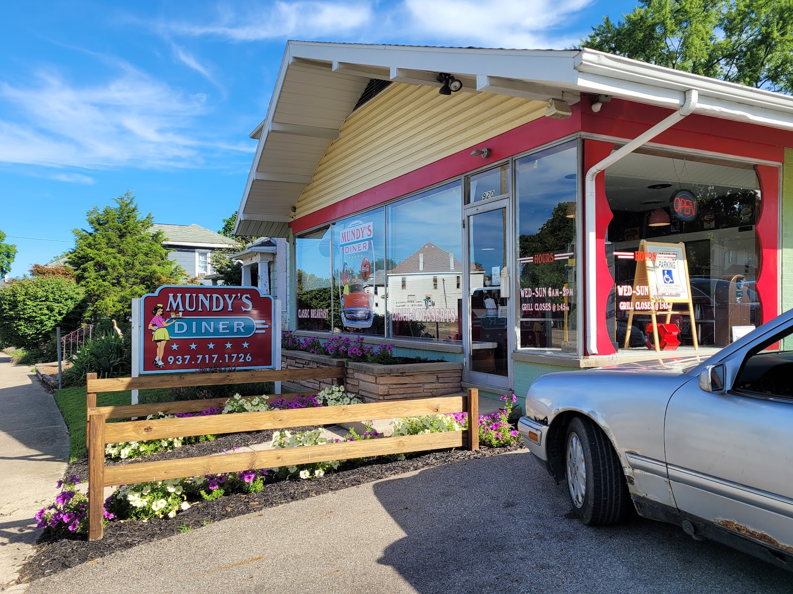 Mundy's Bar & Grill