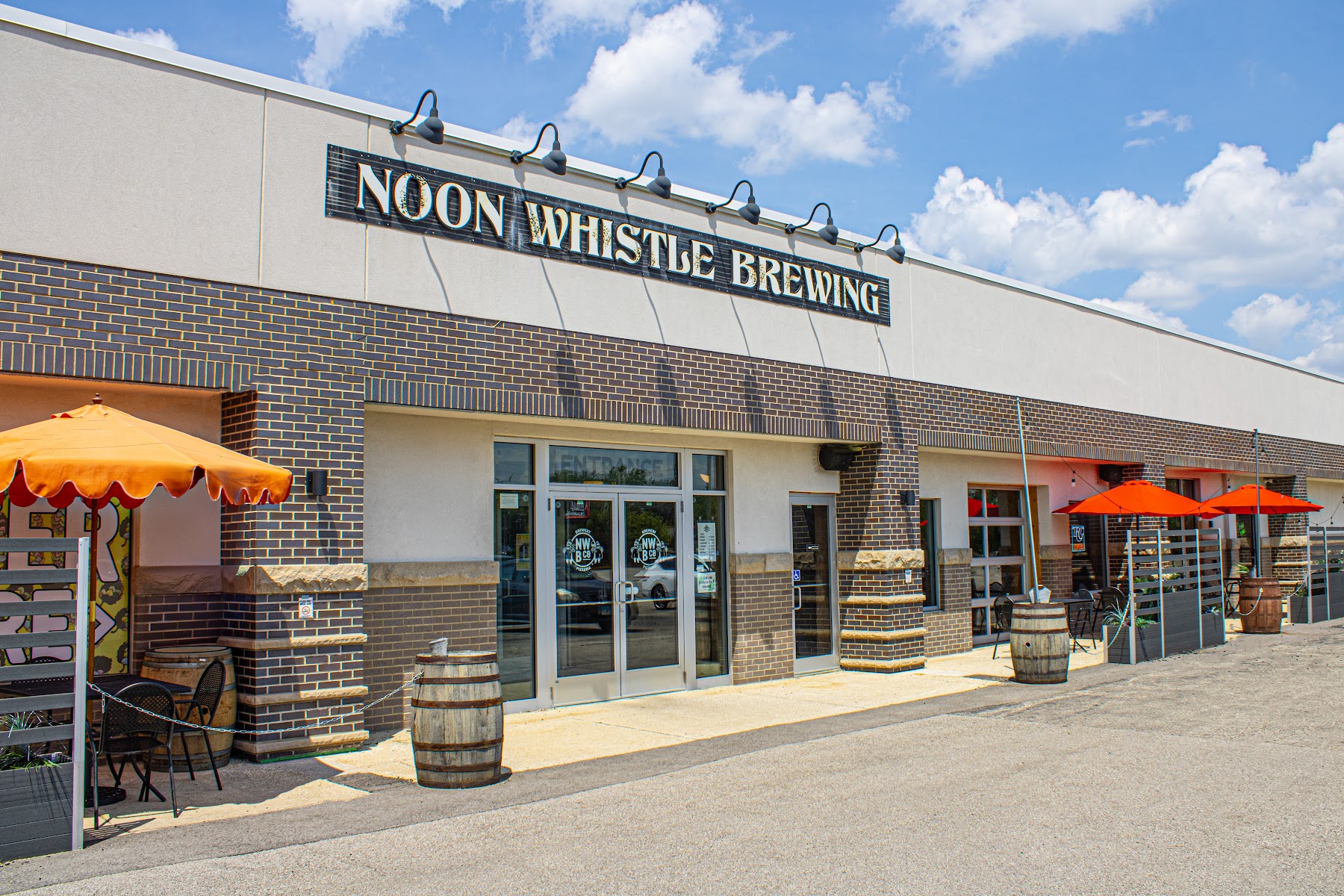 Noon Whistle Lombard Brewpub & Pizzeria